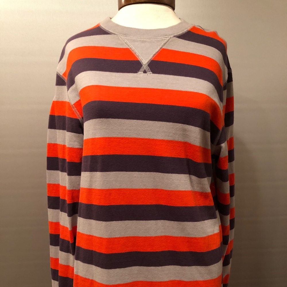 Young men’s North Face jersey